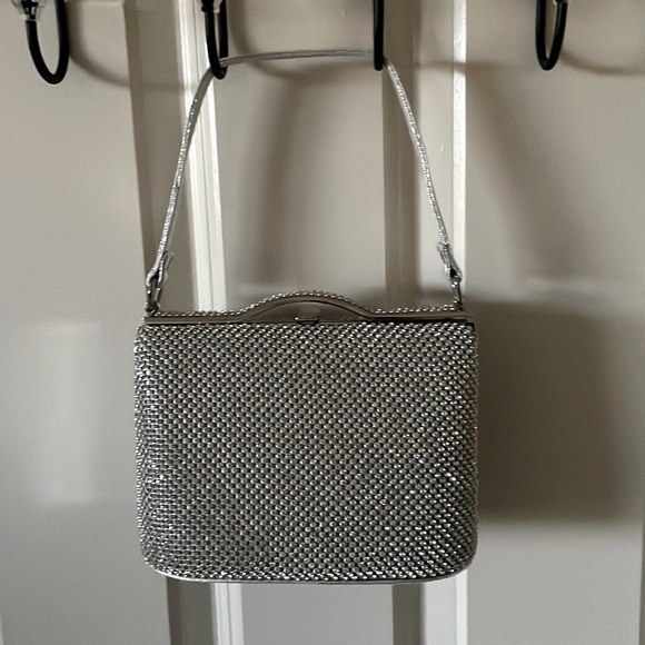 A Silver Sequin Clutch! - Picture 5 of 6